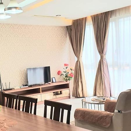 Regalia Suites Klcc View Rooftop Infinity Pool By Angkasa Homes Kuala Lumpur Exterior photo
