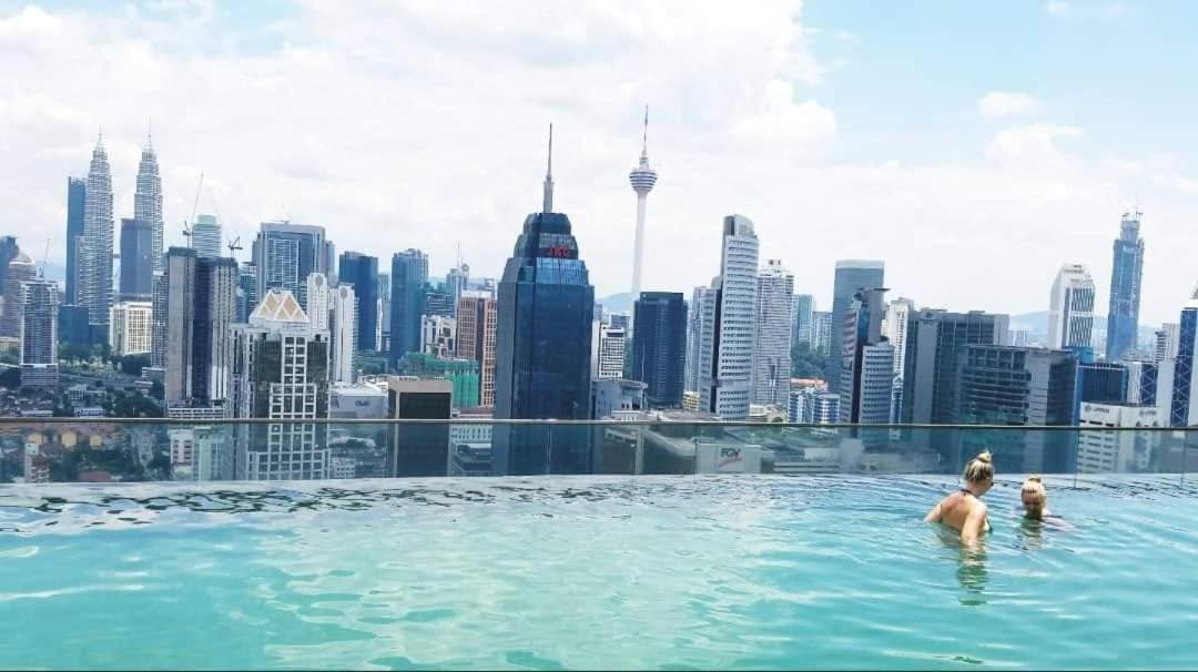 Regalia Suites Klcc View Rooftop Infinity Pool By Angkasa Homes Kuala Lumpur Exterior photo