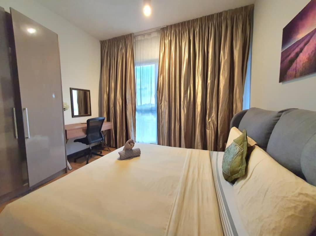 Regalia Suites Klcc View Rooftop Infinity Pool By Angkasa Homes Kuala Lumpur Exterior photo