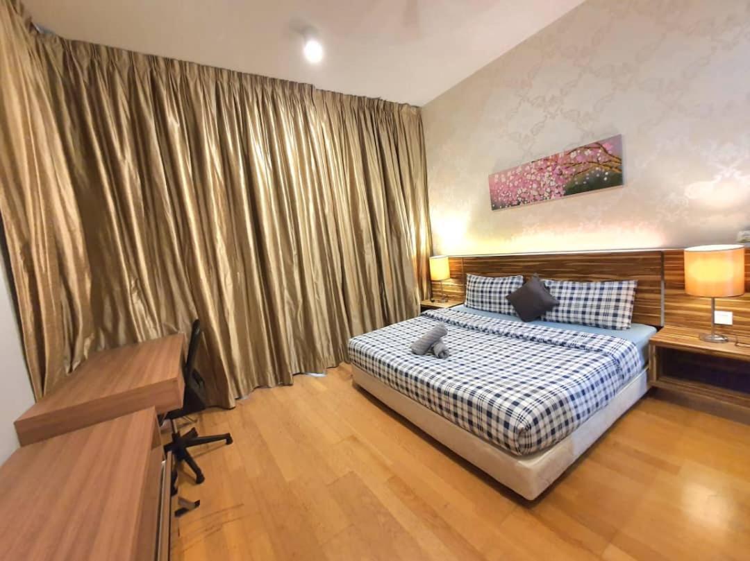 Regalia Suites Klcc View Rooftop Infinity Pool By Angkasa Homes Kuala Lumpur Exterior photo