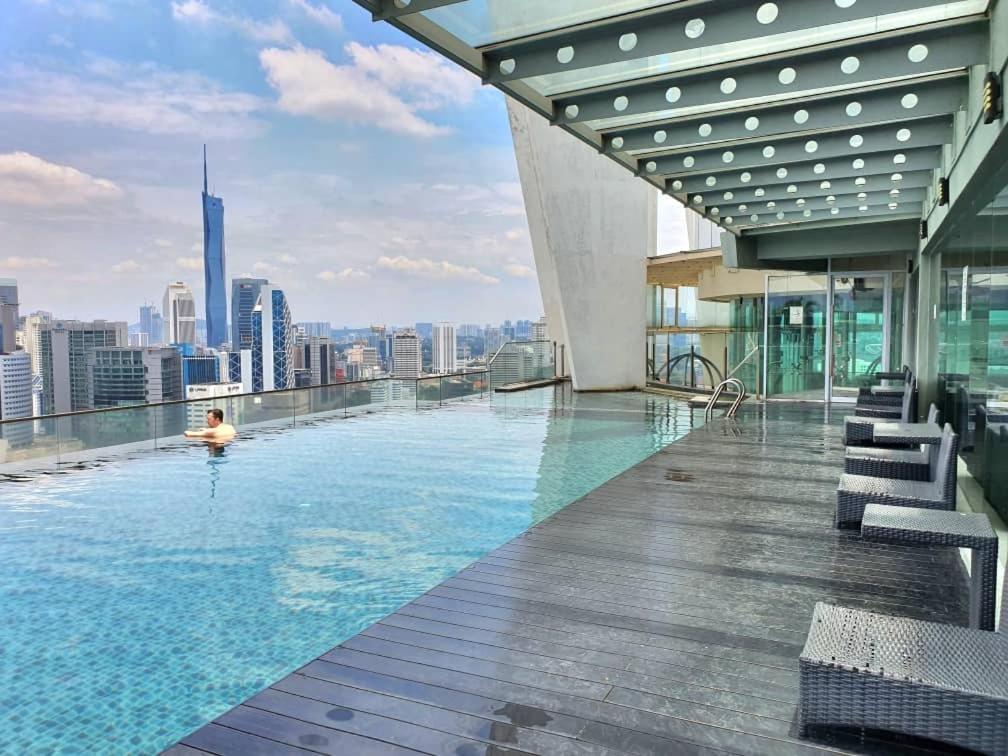 Regalia Suites Klcc View Rooftop Infinity Pool By Angkasa Homes Kuala Lumpur Exterior photo