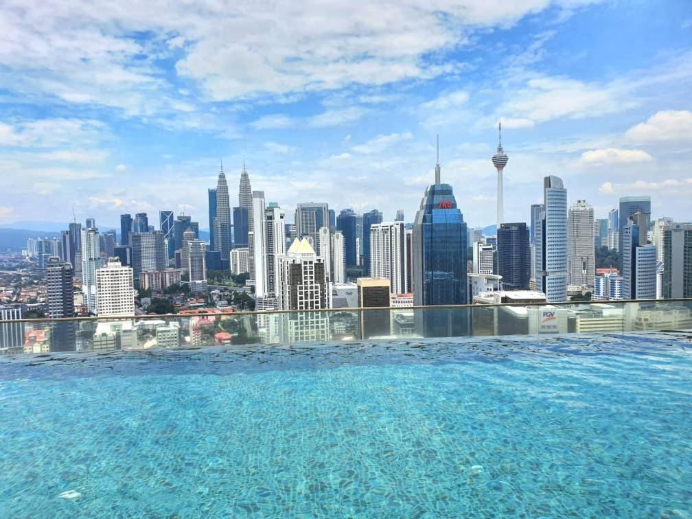 Regalia Suites Klcc View Rooftop Infinity Pool By Angkasa Homes Kuala Lumpur Exterior photo