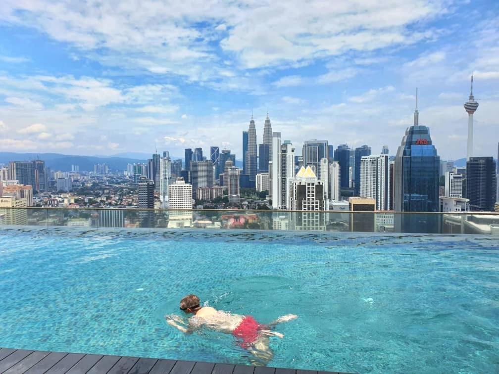 Regalia Suites Klcc View Rooftop Infinity Pool By Angkasa Homes Kuala Lumpur Exterior photo