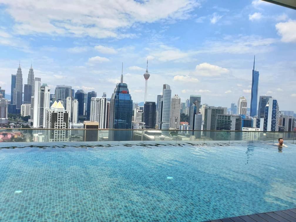 Regalia Suites Klcc View Rooftop Infinity Pool By Angkasa Homes Kuala Lumpur Exterior photo