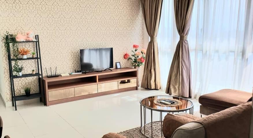 Regalia Suites Klcc View Rooftop Infinity Pool By Angkasa Homes Kuala Lumpur Exterior photo